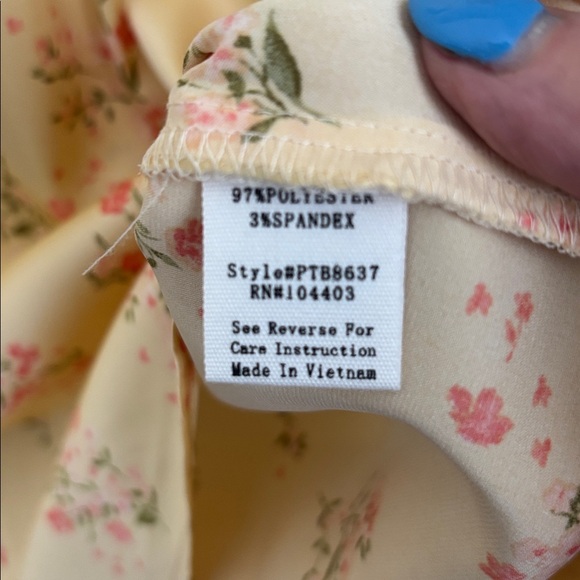 NWT Short Tulip Sleeve Floral Print V-Neck Satin Top 1X Yellow - Picture 11 of 13